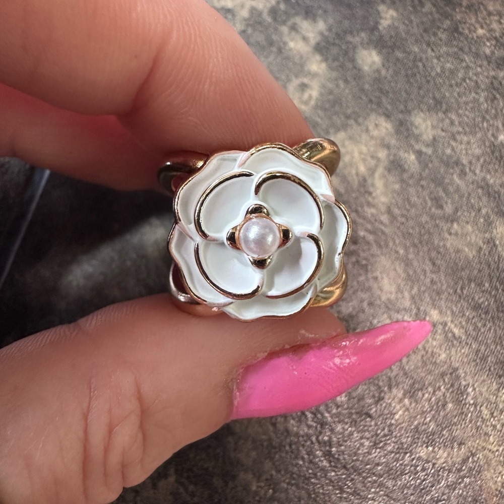 Elegant camelia White Flower scarf Ring
